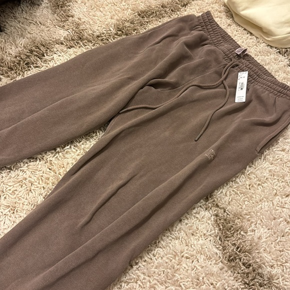 Vs pink ivy fleeece sweatpants size medium dark tan color - Picture 2 of 5